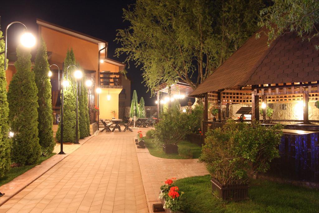 Rixo'S Guesthouse Circea Exterior foto