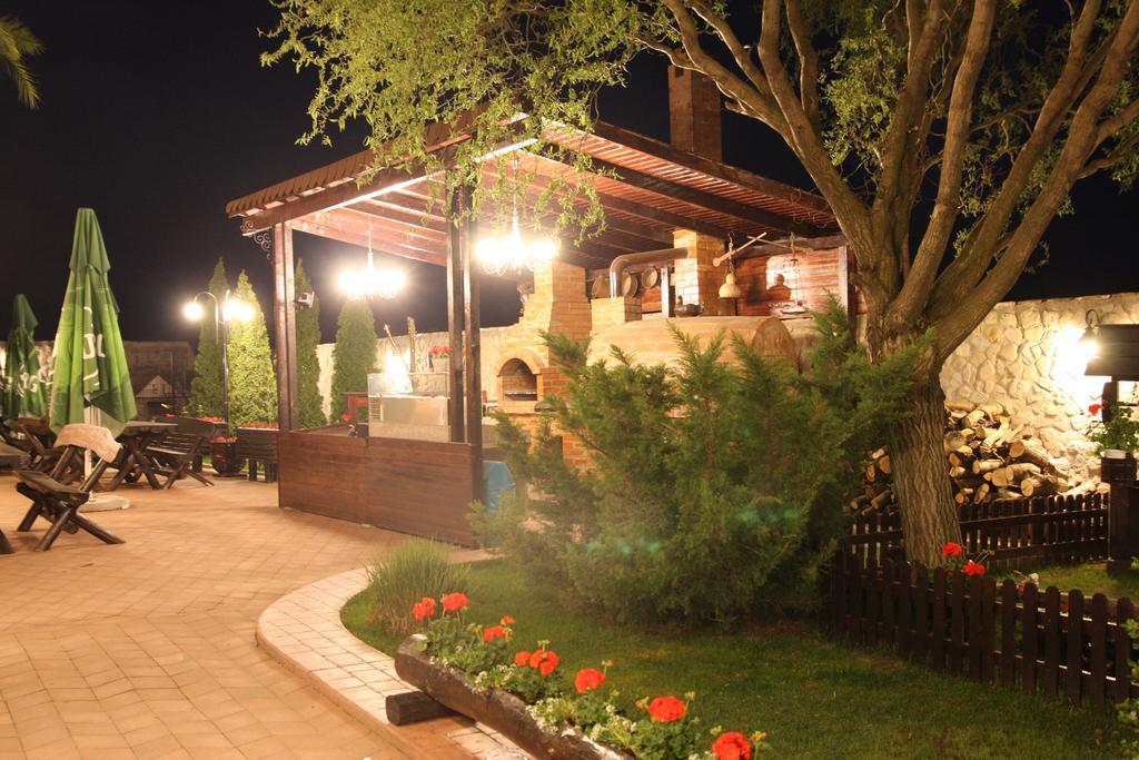 Rixo'S Guesthouse Circea Exterior foto